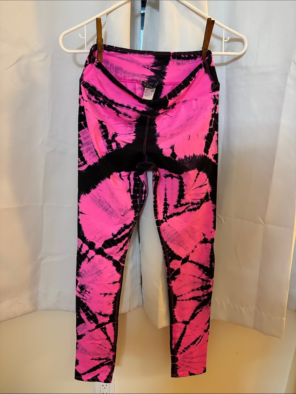 VENUS Hot Pink & Black Tie-Dye Leggings